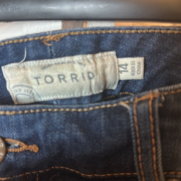 Torrid Girlfriend Skinny Jeans - Picture 5 of 8